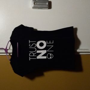 Trust no one t-shirt